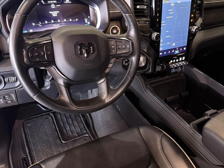 RAM 1500 LIMITED NIGHT EDITION 5.7 4x4 Aut.