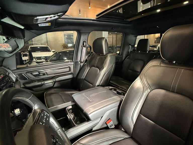 RAM 1500 LIMITED NIGHT EDITION 5.7 4x4 Aut.