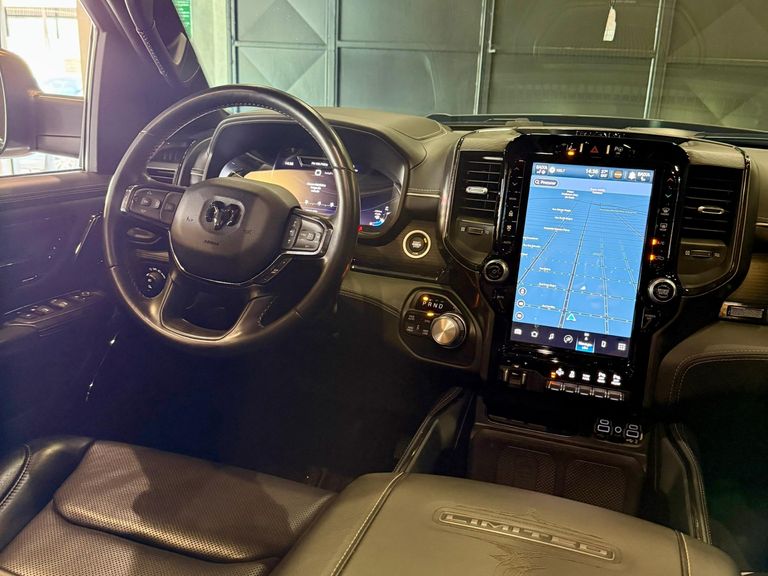 RAM 1500 LIMITED NIGHT EDITION 5.7 4x4 Aut.