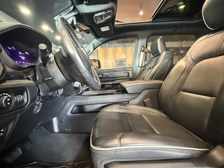 RAM 1500 LIMITED NIGHT EDITION 5.7 4x4 Aut.