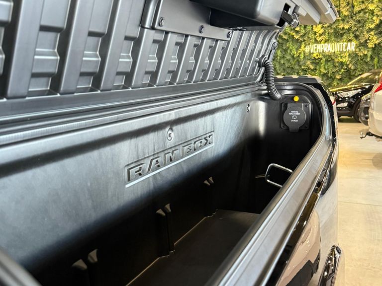 RAM 1500 LIMITED NIGHT EDITION 5.7 4x4 Aut.
