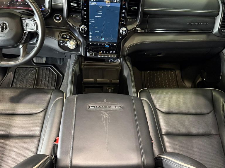 RAM 1500 LIMITED NIGHT EDITION 5.7 4x4 Aut.