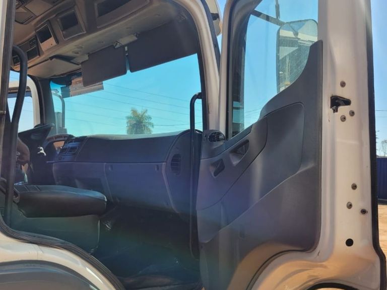 MERCEDES-BENZ Atego 2425 3-Eixos 2p (diesel)