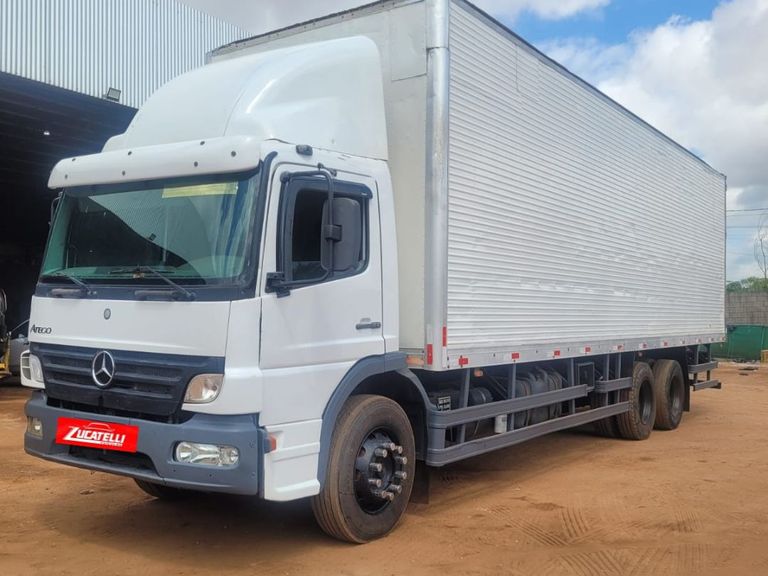 MERCEDES-BENZ Atego 2425 3-Eixos 2p (diesel)