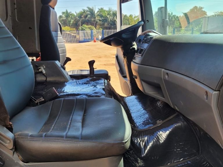 MERCEDES-BENZ Atego 2425 3-Eixos 2p (diesel)