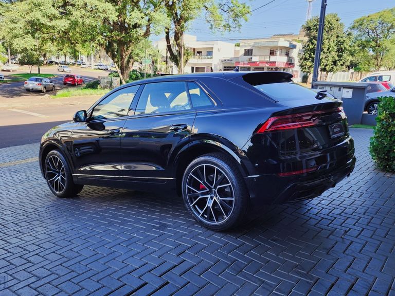 Audi Q8 Perf.Black 3.0 TFSI Quat. S-tr/(Híb.)