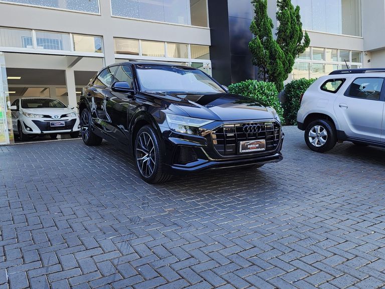 Audi Q8 Perf.Black 3.0 TFSI Quat. S-tr/(Híb.)