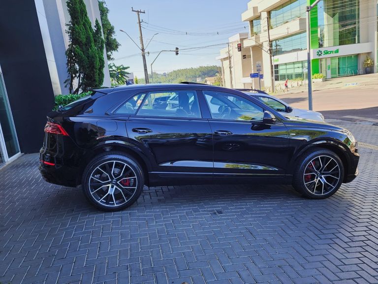 Audi Q8 Perf.Black 3.0 TFSI Quat. S-tr/(Híb.)