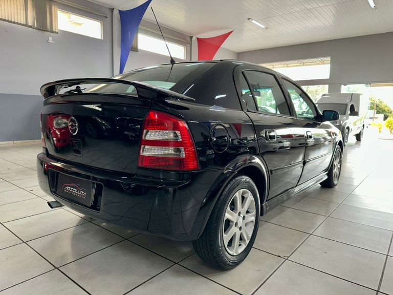 Chevrolet Astra 2.0 8V/ CD 2.0 8V Hatchback 5p Mec