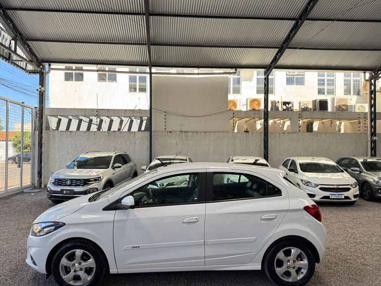 Chevrolet ONIX HATCH LT 1.4 8V FlexPower 5p Mec.