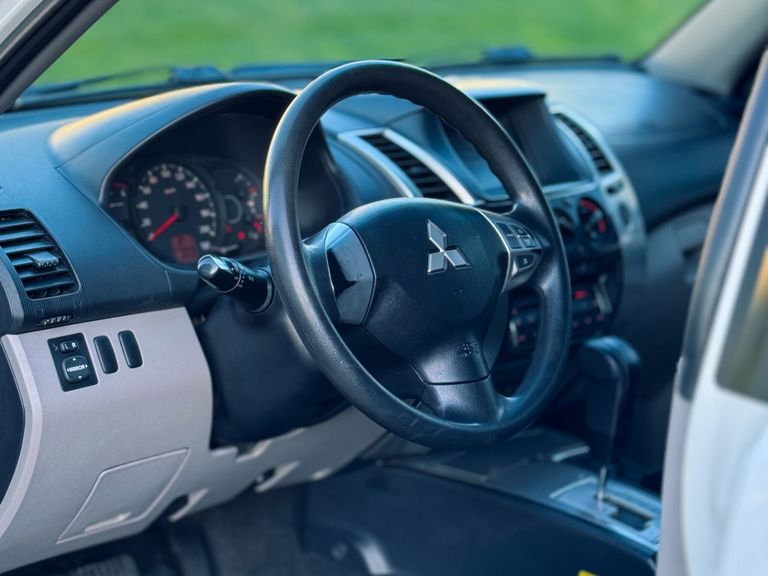 Mitsubishi Pajero DAKAR 3.2 4x4 T.I. Dies. 5p Aut.