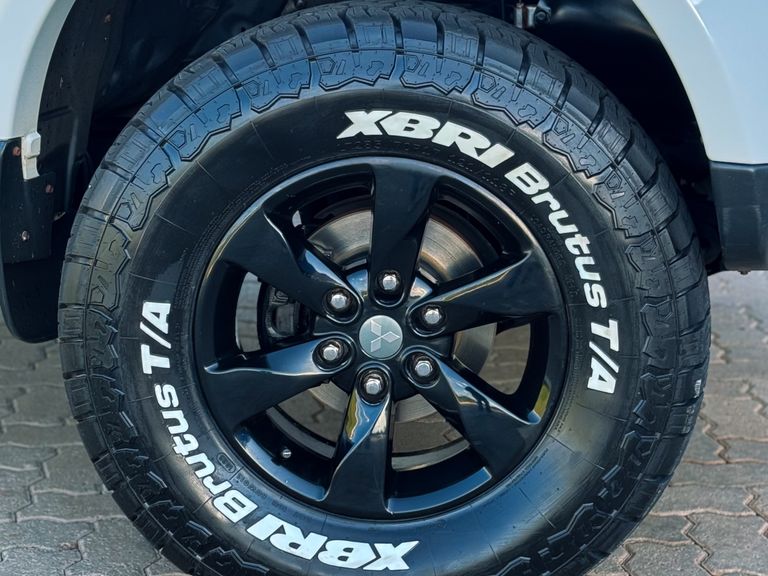 Mitsubishi Pajero DAKAR 3.2 4x4 T.I. Dies. 5p Aut.