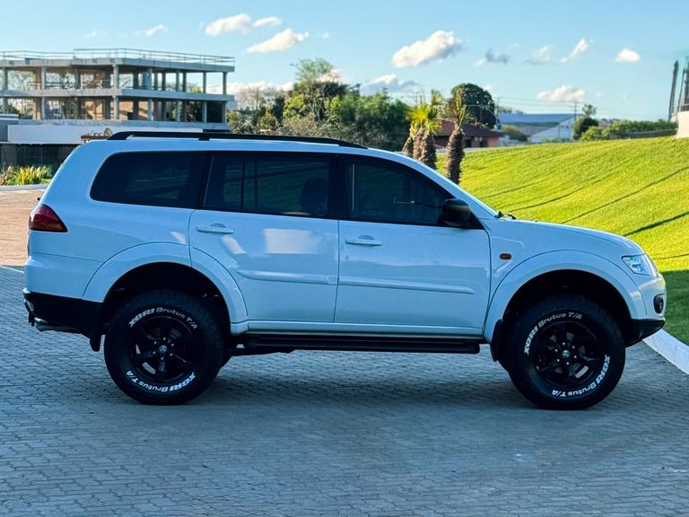 Mitsubishi Pajero DAKAR 3.2 4x4 T.I. Dies. 5p Aut.