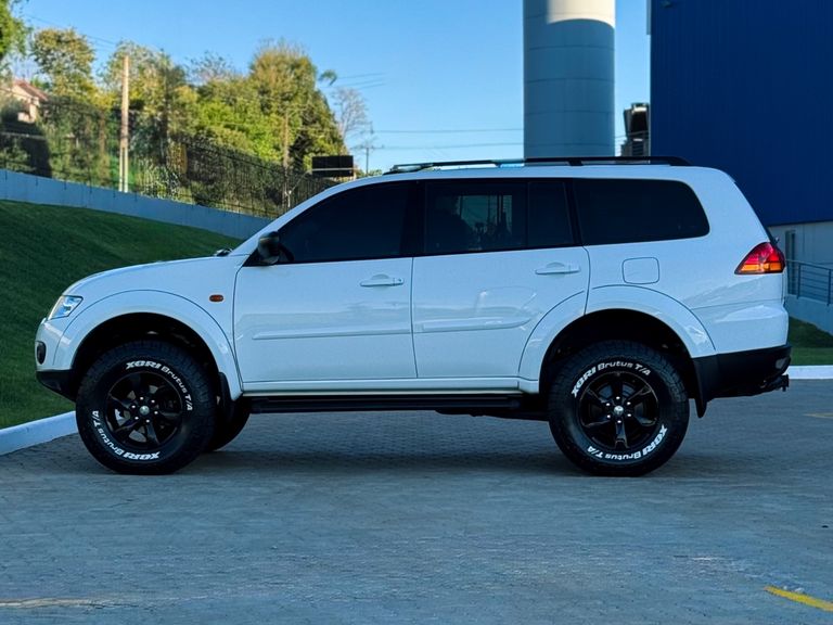 Mitsubishi Pajero DAKAR 3.2 4x4 T.I. Dies. 5p Aut.