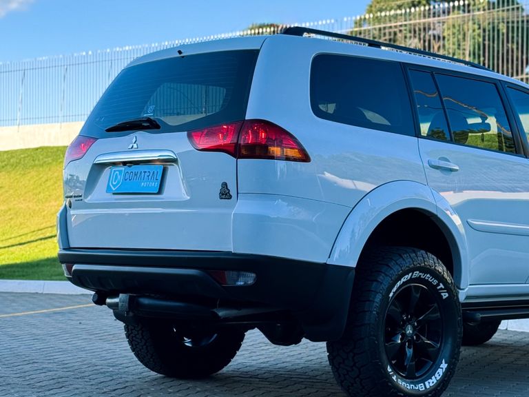 Mitsubishi Pajero DAKAR 3.2 4x4 T.I. Dies. 5p Aut.