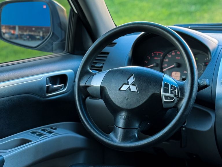 Mitsubishi Pajero DAKAR 3.2 4x4 T.I. Dies. 5p Aut.