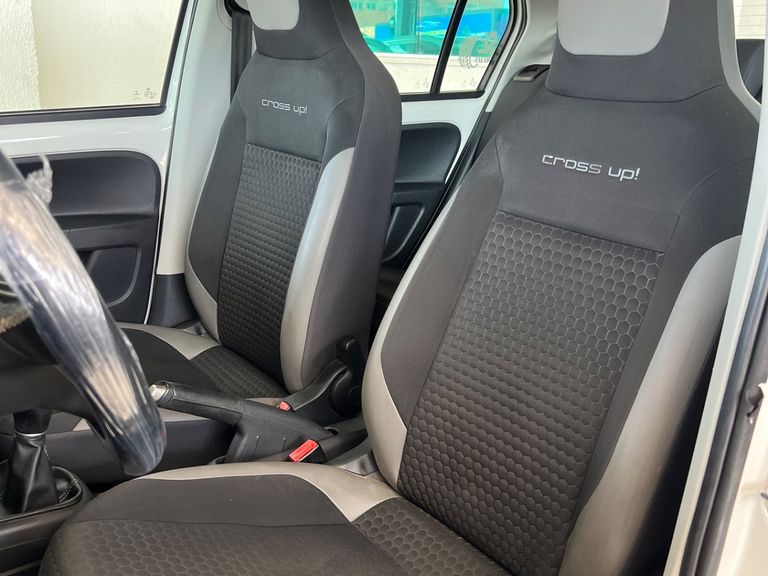 VolksWagen up! cross 1.0 TSI Total Flex 12V 5p