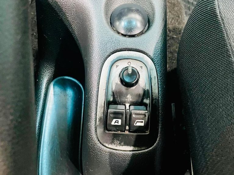 Peugeot 207 XR Sport 1.4 Flex 8V 5p