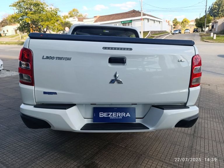 Mitsubishi L200 Tri. Outdo. GLS 2.4 CD 4x4 Die. Aut