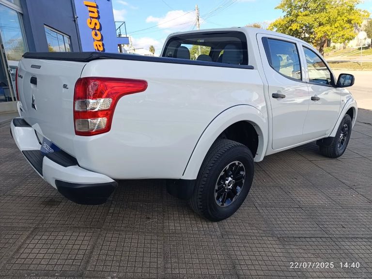 Mitsubishi L200 Tri. Outdo. GLS 2.4 CD 4x4 Die. Aut
