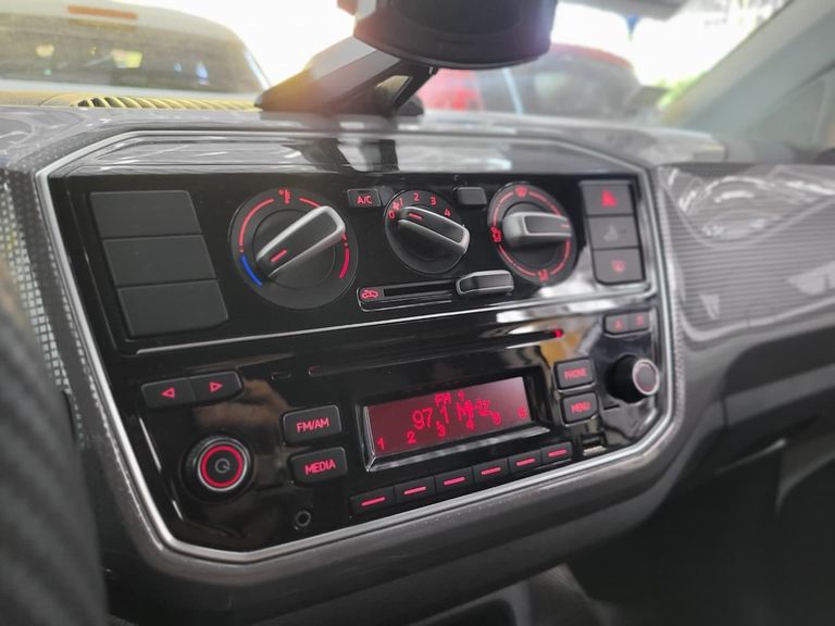 VolksWagen up! cross 1.0 TSI Total Flex 12V 5p