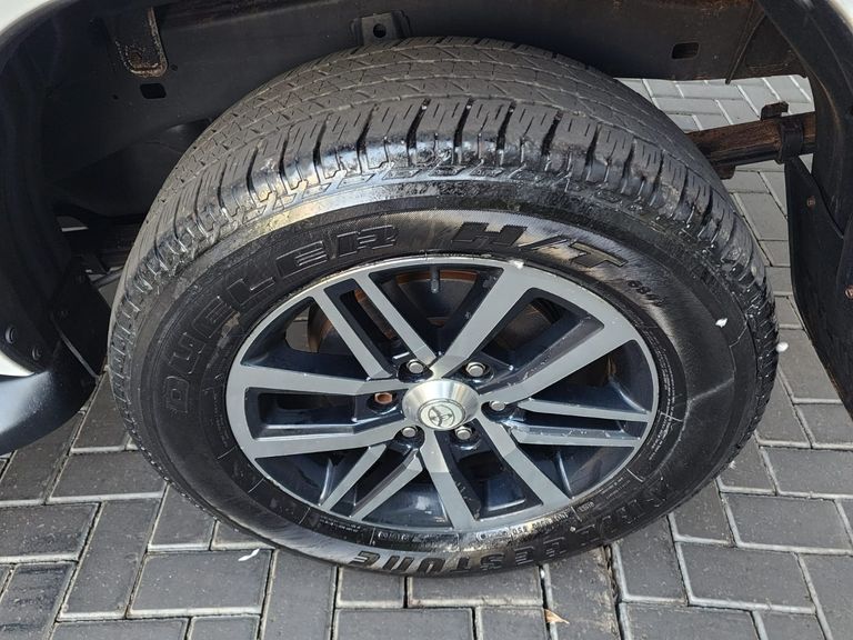 Toyota Hilux CD SRV 4x4 2.8 TDI Diesel Aut.