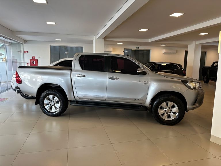 Toyota Hilux CD SRV 4x2 2.7 Flex 16V Aut.
