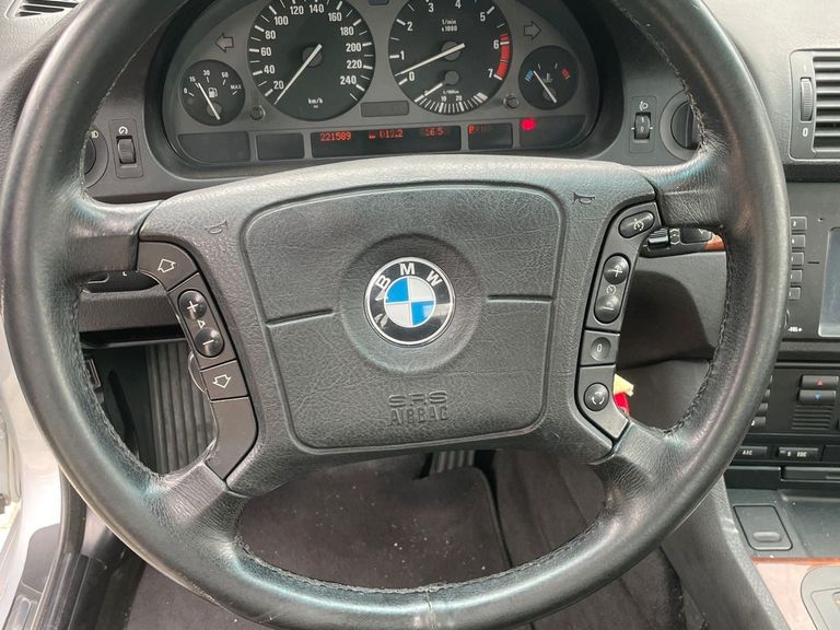 BMW 540i