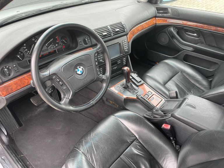 BMW 540i