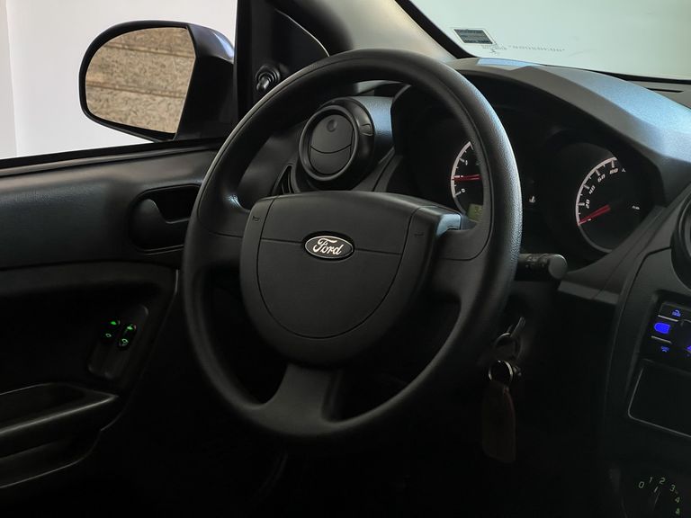 Ford Fiesta Sedan 1.0 8V Flex 4p