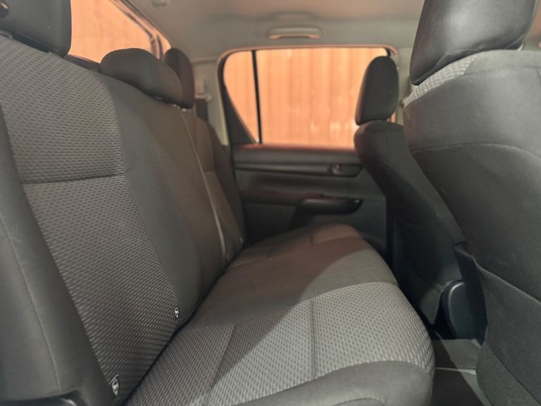 Toyota Hilux CD 4x4 2.8 Diesel Mec.