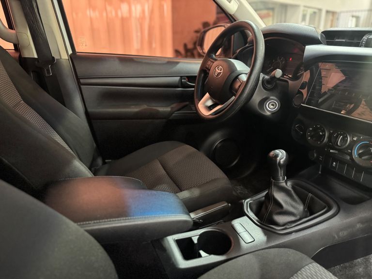 Toyota Hilux CD 4x4 2.8 Diesel Mec.