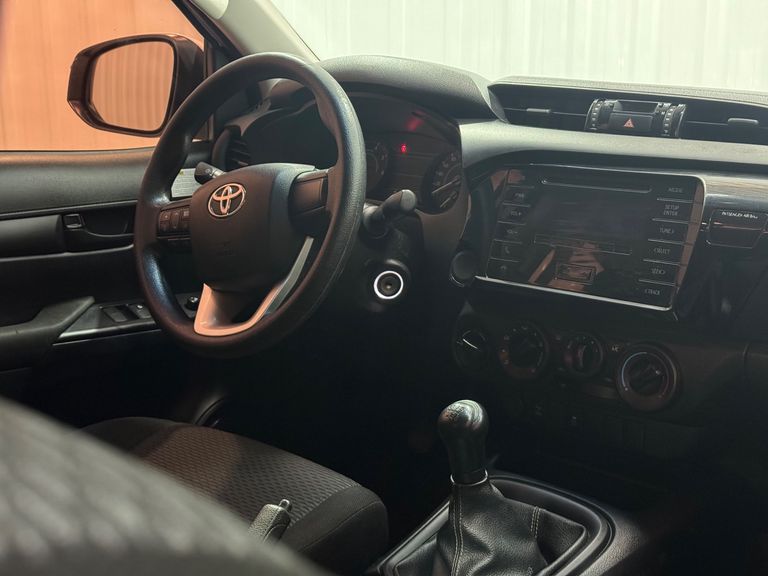 Toyota Hilux CD 4x4 2.8 Diesel Mec.