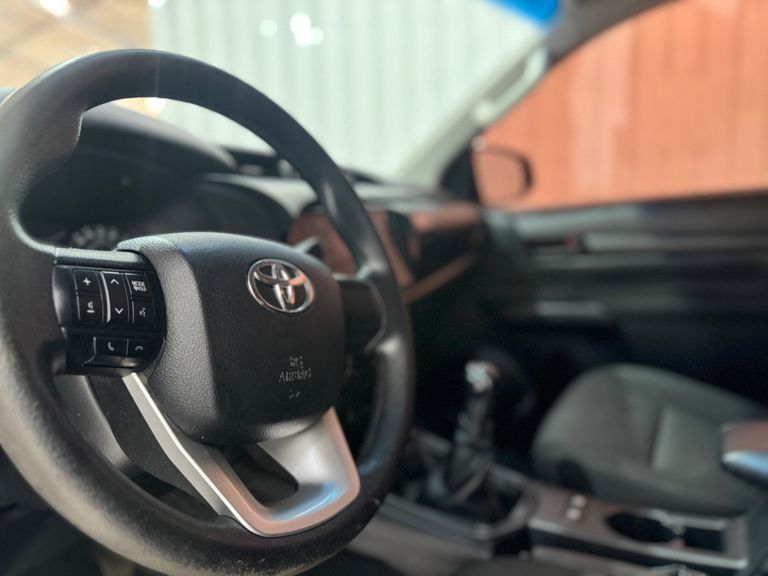 Toyota Hilux CD 4x4 2.8 Diesel Mec.