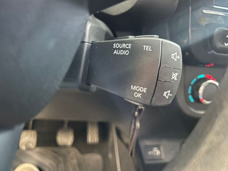 Renault KWID OUTSIDER 1.0 Flex 12V 5p Mec.