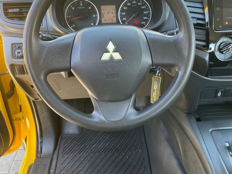 Mitsubishi L200 Triton Savana 2.4 4x4 Die. Aut.