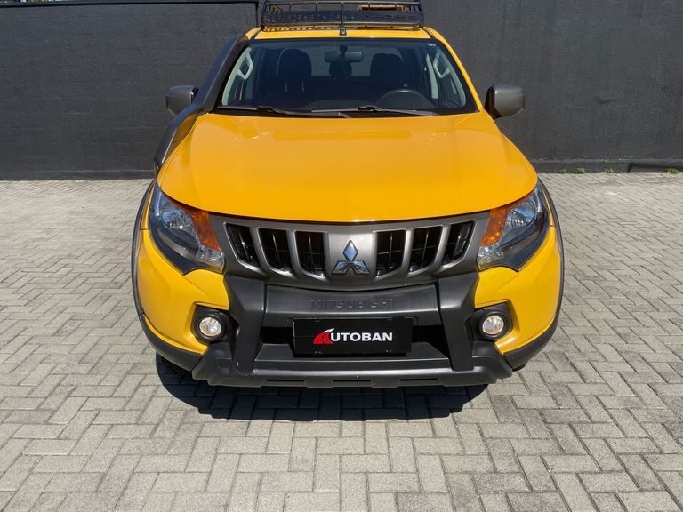 Mitsubishi L200 Triton Savana 2.4 4x4 Die. Aut.