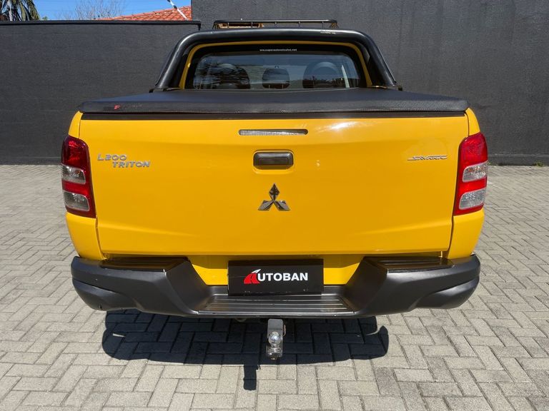 Mitsubishi L200 Triton Savana 2.4 4x4 Die. Aut.