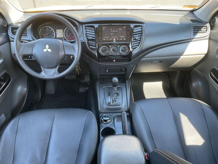 Mitsubishi L200 Triton Savana 2.4 4x4 Die. Aut.
