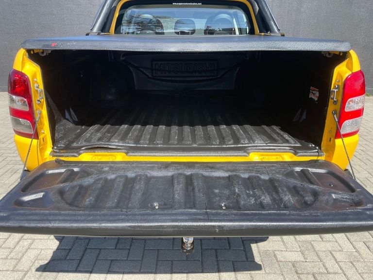 Mitsubishi L200 Triton Savana 2.4 4x4 Die. Aut.