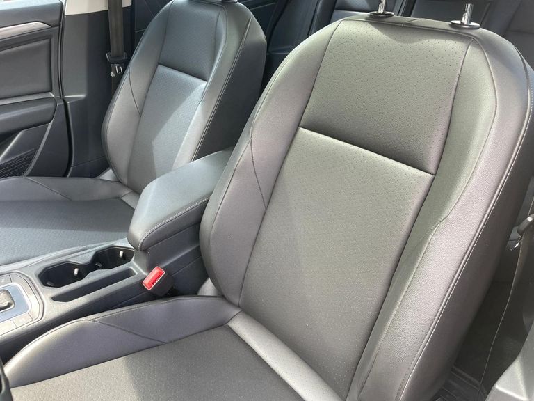VolksWagen JETTA Comfort. 250 TSI 1.4 Flex 16v Aut.