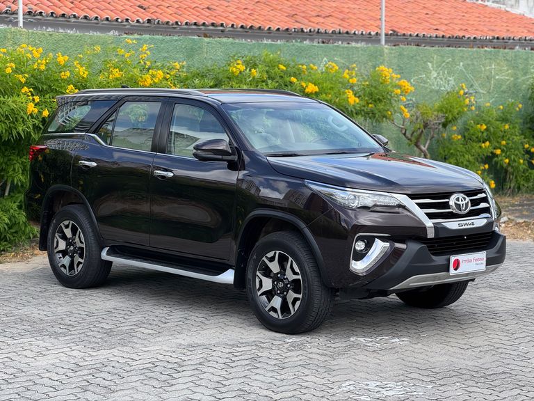 Toyota Hilux SW4 SRX Diamo. 4x4 2.8 TB Die Aut.