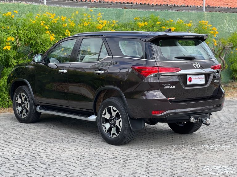 Toyota Hilux SW4 SRX Diamo. 4x4 2.8 TB Die Aut.