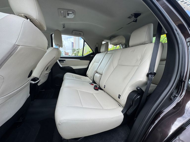 Toyota Hilux SW4 SRX Diamo. 4x4 2.8 TB Die Aut.
