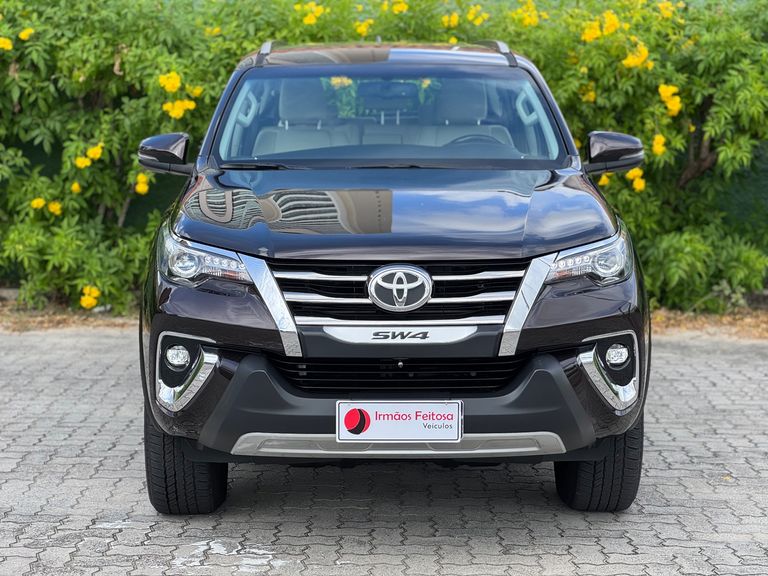 Toyota Hilux SW4 SRX Diamo. 4x4 2.8 TB Die Aut.