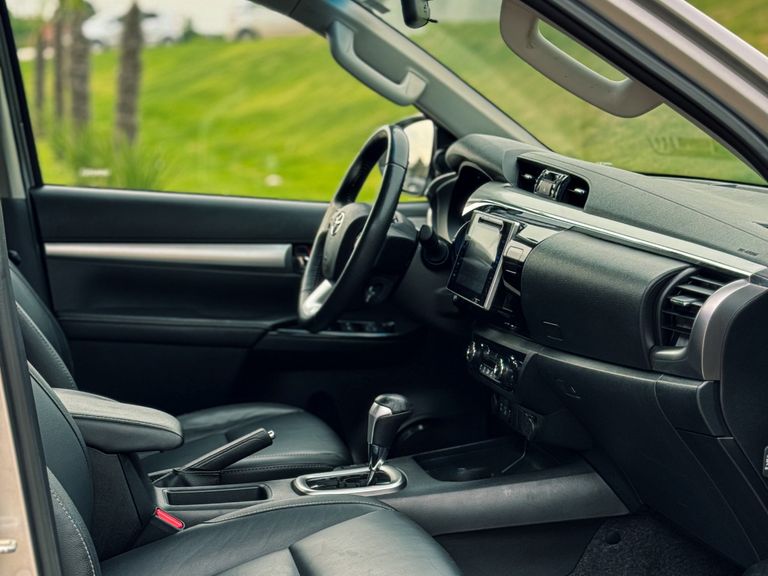 Toyota Hilux CD SRX 4x4 2.8 TDI 16V Diesel Aut.