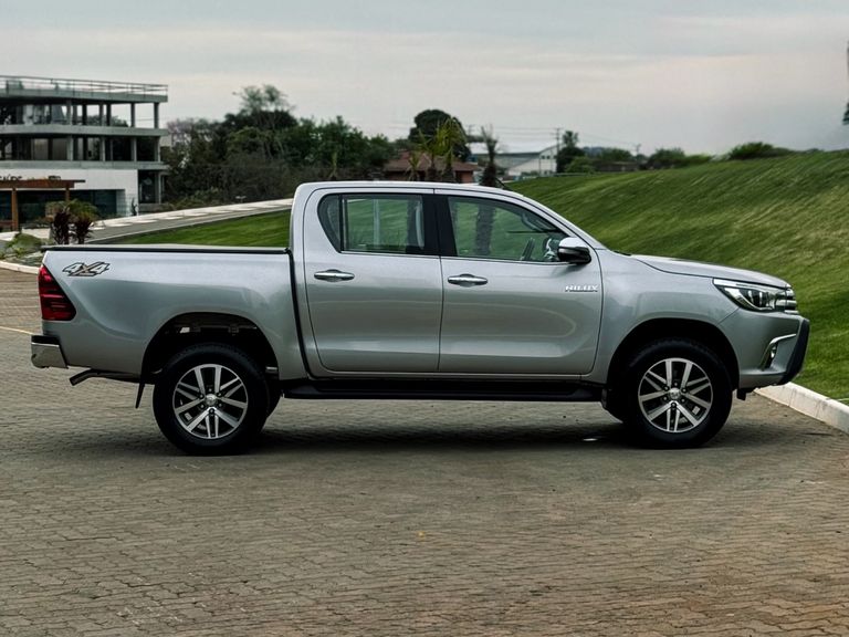 Toyota Hilux CD SRX 4x4 2.8 TDI 16V Diesel Aut.