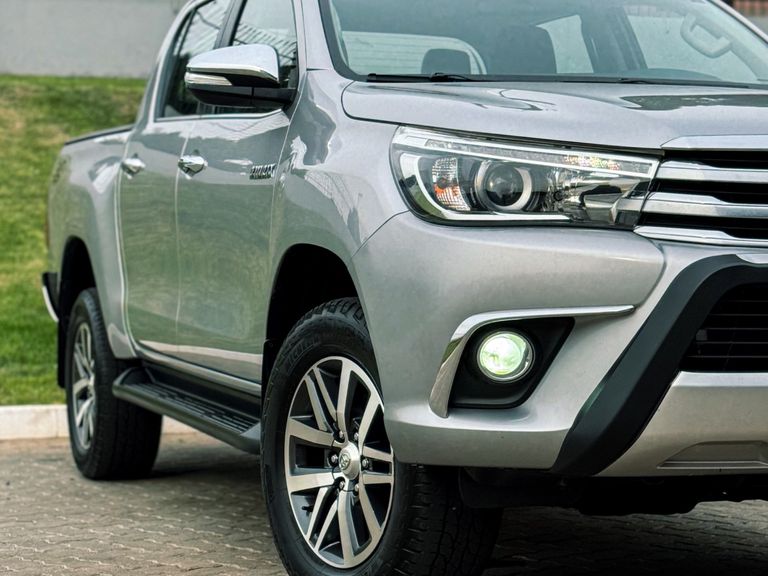 Toyota Hilux CD SRX 4x4 2.8 TDI 16V Diesel Aut.