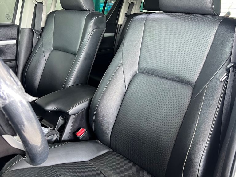 Toyota Hilux CD SRX 4x4 2.8 TDI 16V Diesel Aut.