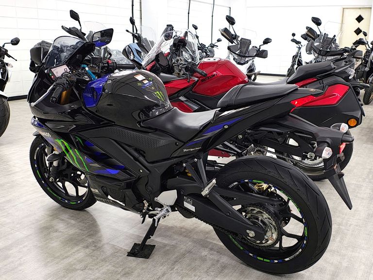 YAMAHA YZF R-3 321/ABS